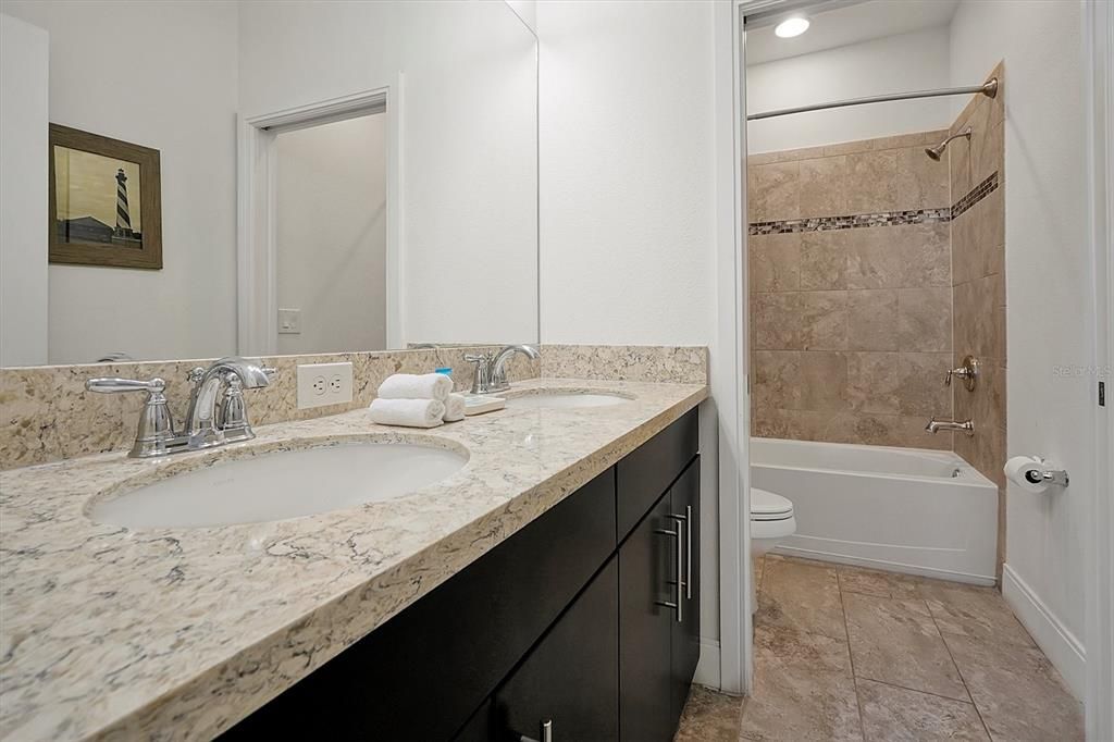 出租: $2,700 (5 贝兹, 5 浴室, 2340 平方英尺)