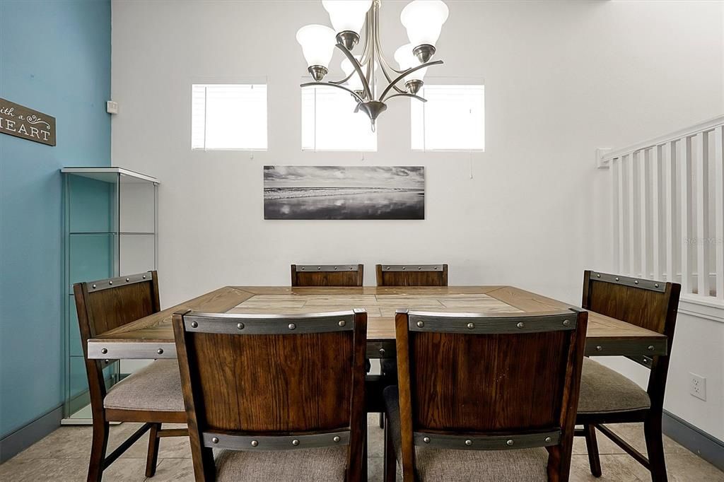 出租: $2,700 (5 贝兹, 5 浴室, 2340 平方英尺)