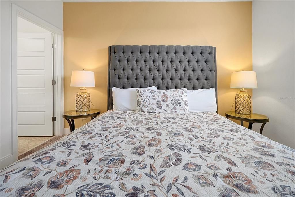 出租: $2,700 (5 贝兹, 5 浴室, 2340 平方英尺)