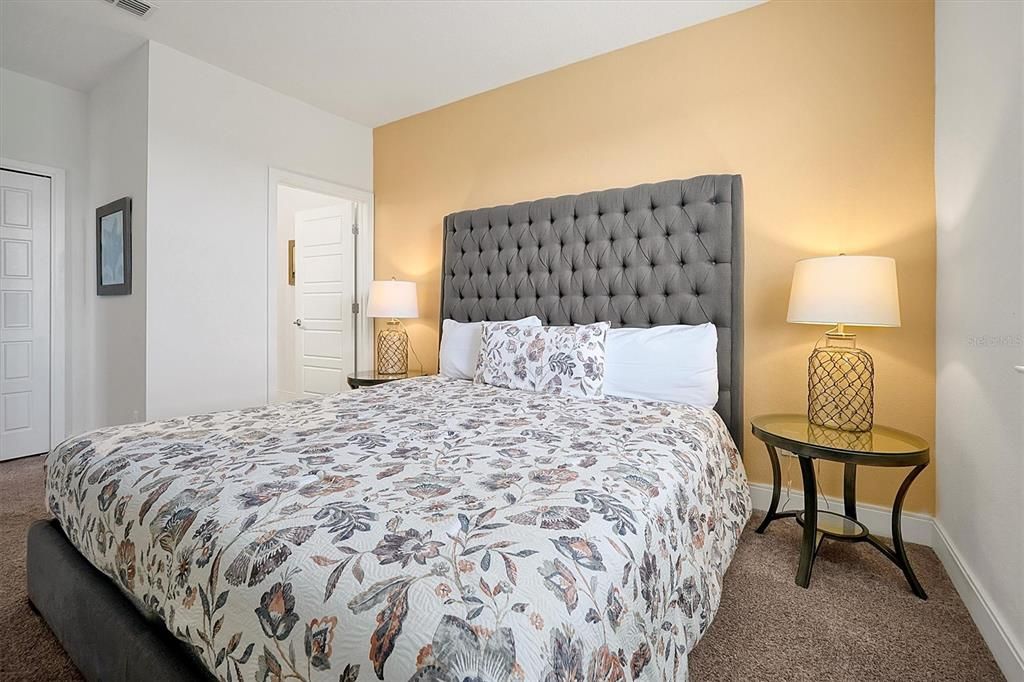 出租: $2,700 (5 贝兹, 5 浴室, 2340 平方英尺)