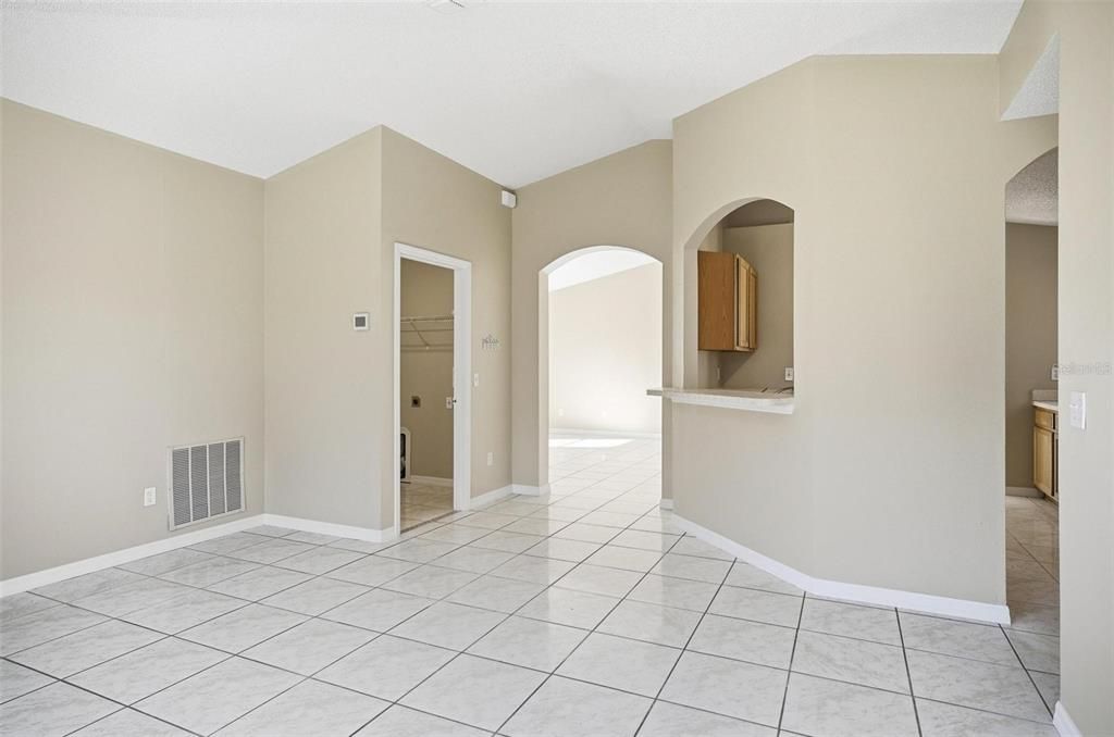 В аренду: $1,975 (4 спален, 2 ванн, 1640 Квадратных фут)