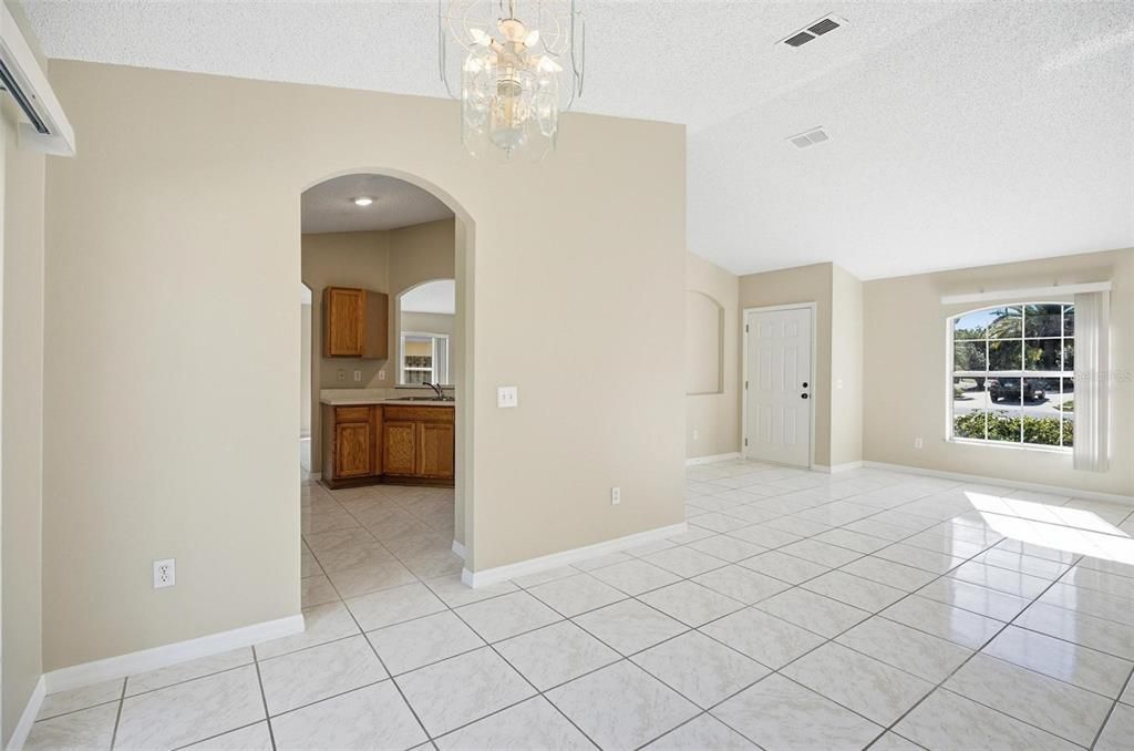 В аренду: $1,975 (4 спален, 2 ванн, 1640 Квадратных фут)