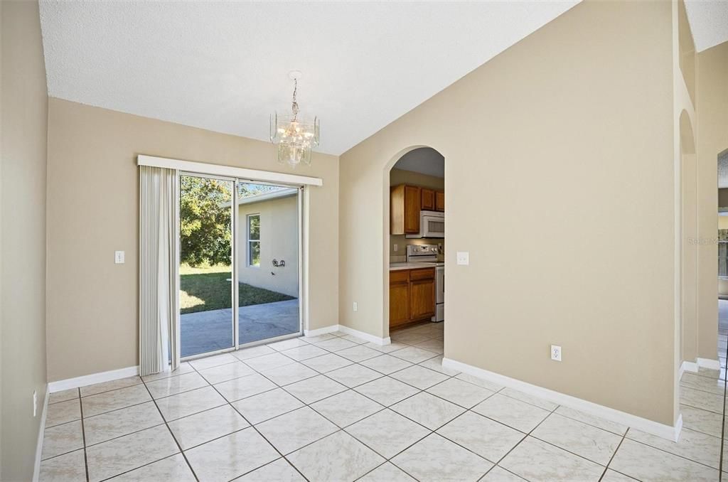 В аренду: $1,975 (4 спален, 2 ванн, 1640 Квадратных фут)