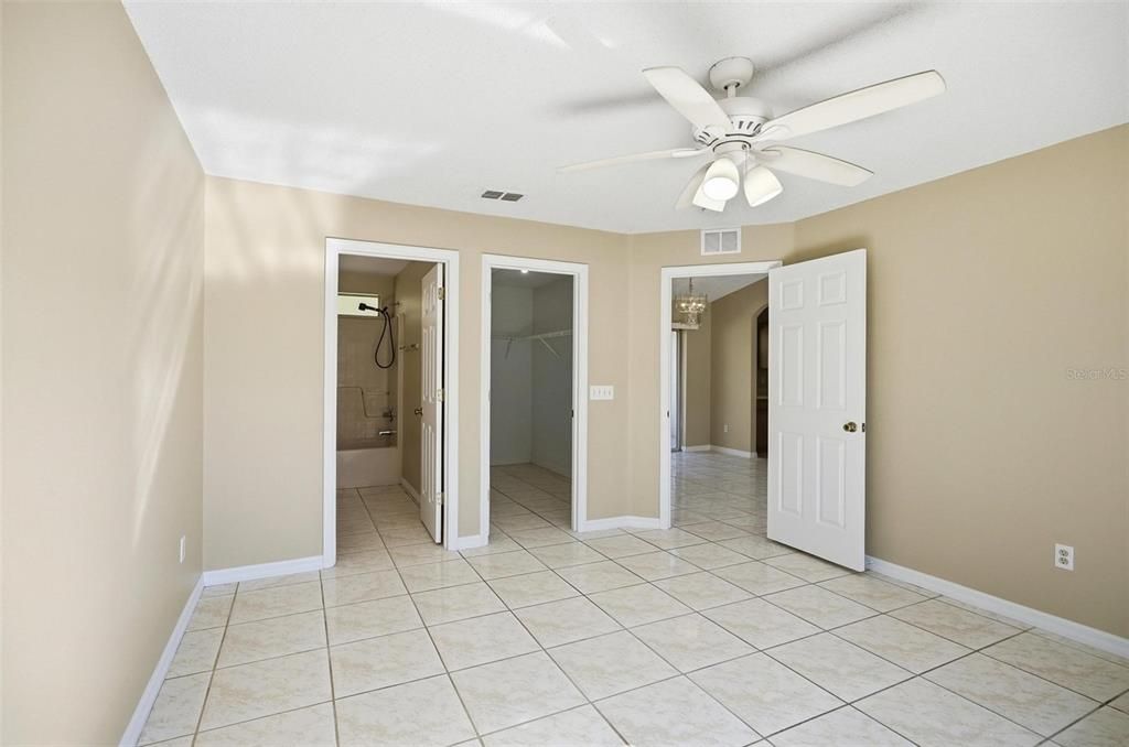 В аренду: $1,975 (4 спален, 2 ванн, 1640 Квадратных фут)