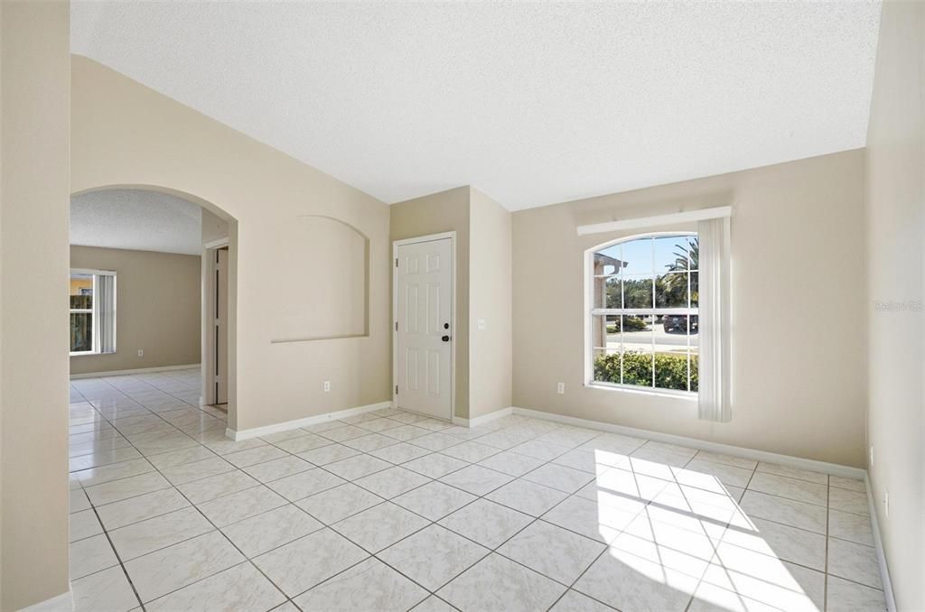 В аренду: $1,975 (4 спален, 2 ванн, 1640 Квадратных фут)