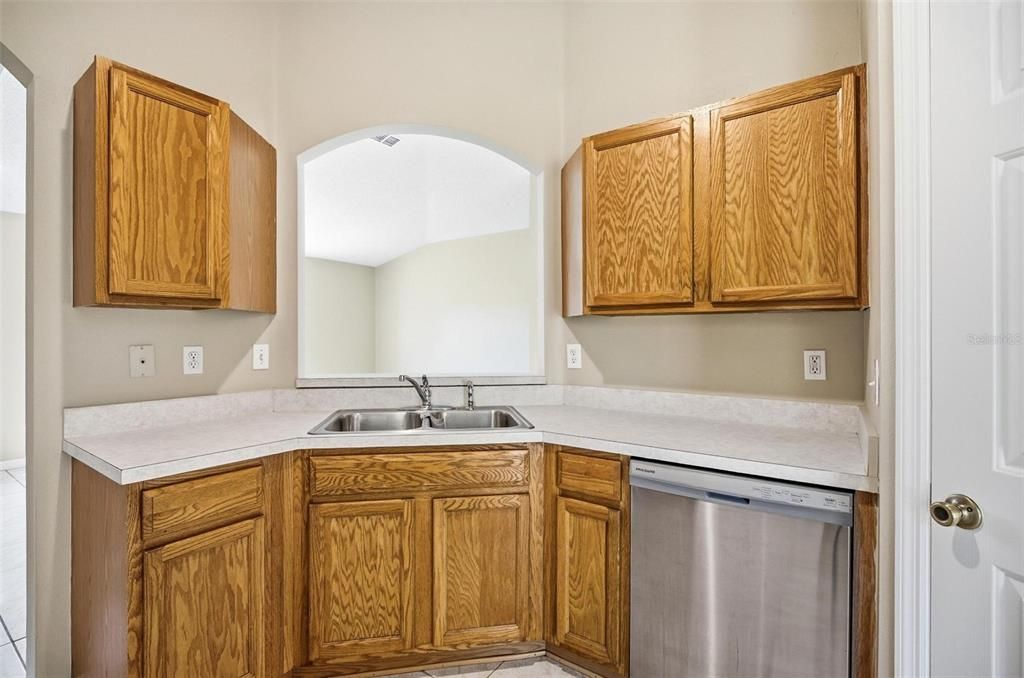 В аренду: $1,975 (4 спален, 2 ванн, 1640 Квадратных фут)