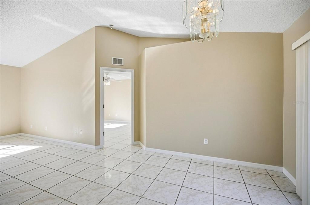 В аренду: $1,975 (4 спален, 2 ванн, 1640 Квадратных фут)