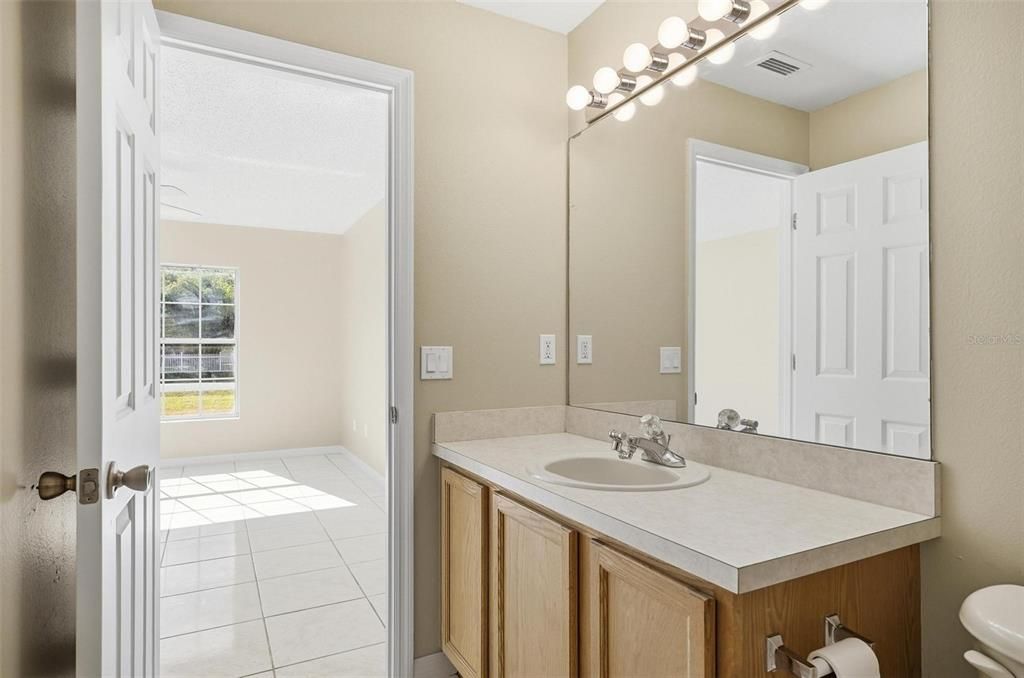 В аренду: $1,975 (4 спален, 2 ванн, 1640 Квадратных фут)