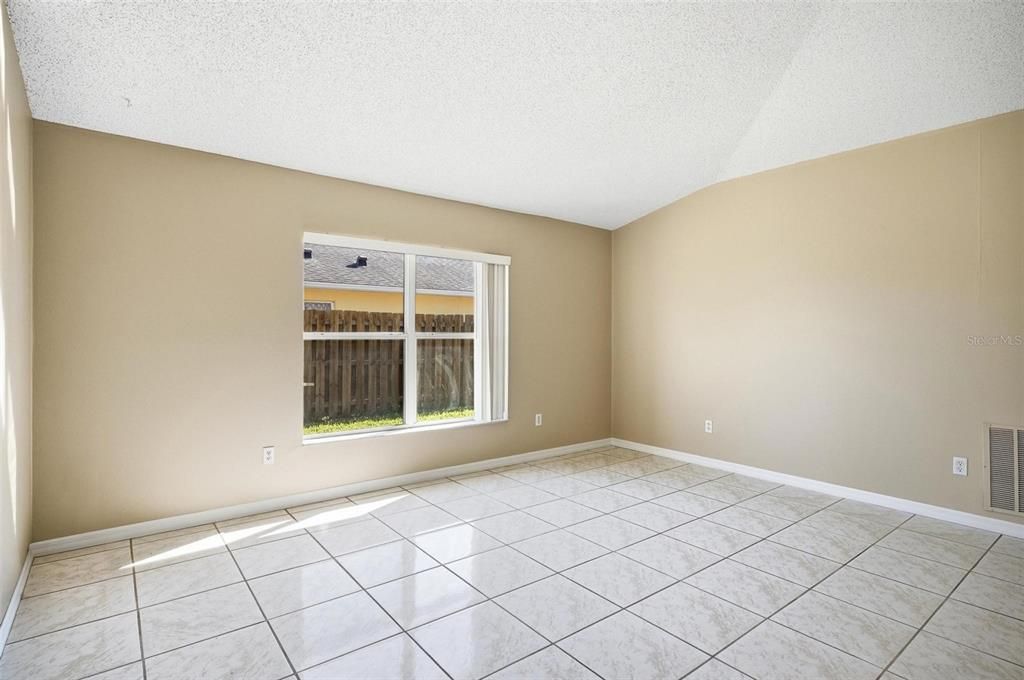 В аренду: $1,975 (4 спален, 2 ванн, 1640 Квадратных фут)