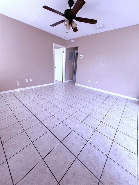 For Rent: $1,800 (2 beds, 1 baths, 910 Square Feet)