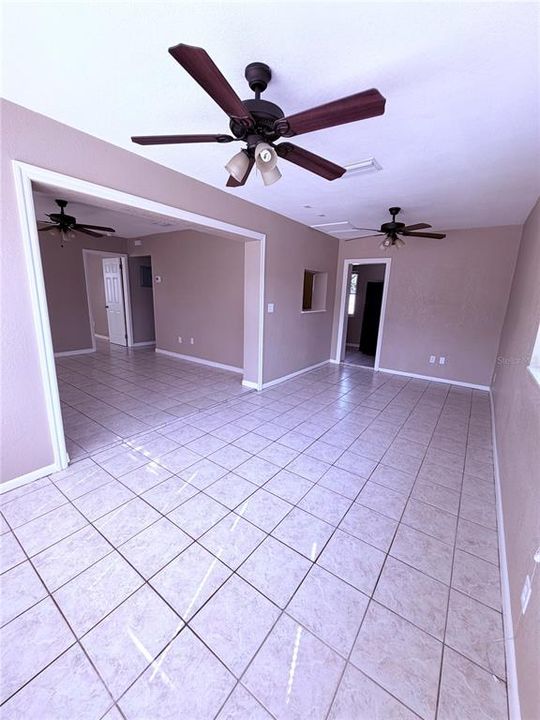 For Rent: $1,800 (2 beds, 1 baths, 910 Square Feet)