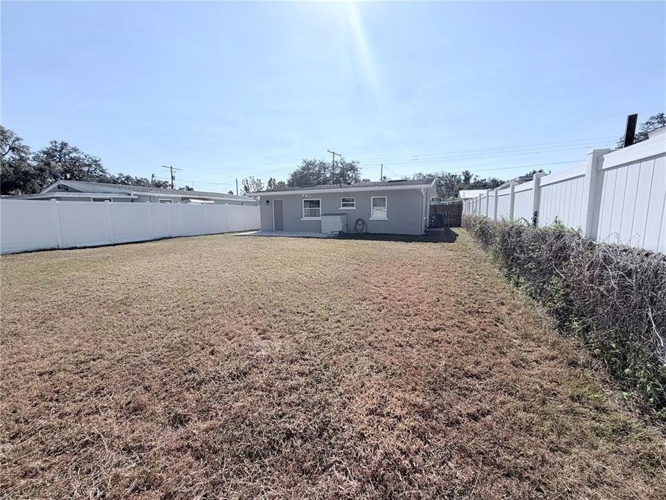 For Rent: $1,800 (2 beds, 1 baths, 910 Square Feet)