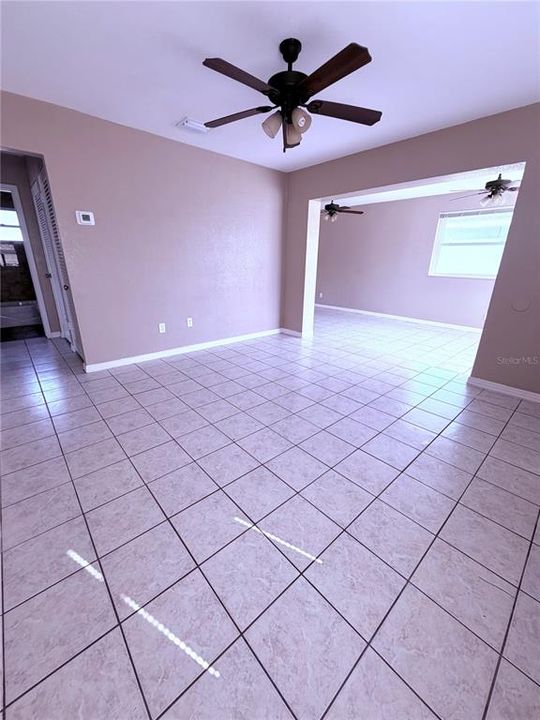 For Rent: $1,800 (2 beds, 1 baths, 910 Square Feet)