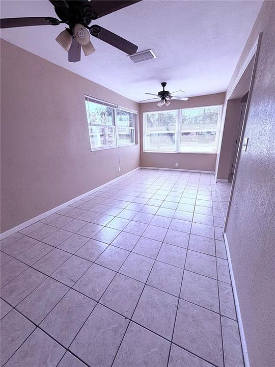 For Rent: $1,800 (2 beds, 1 baths, 910 Square Feet)