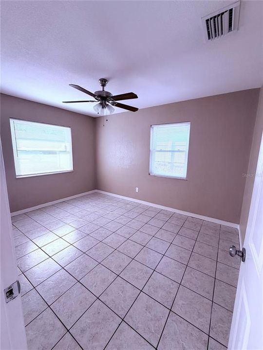 For Rent: $1,800 (2 beds, 1 baths, 910 Square Feet)