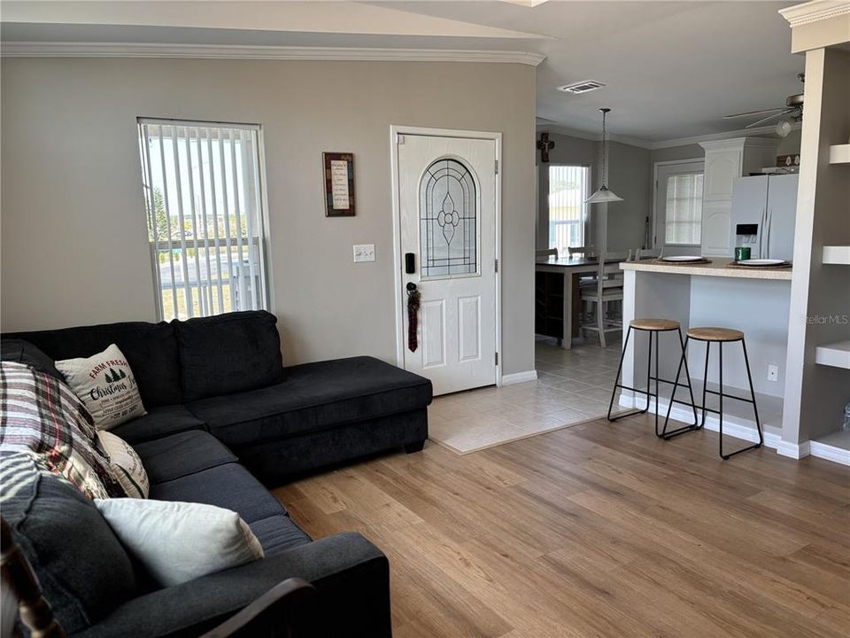 For Sale: $174,000 (2 beds, 3 baths, 975 Square Feet)