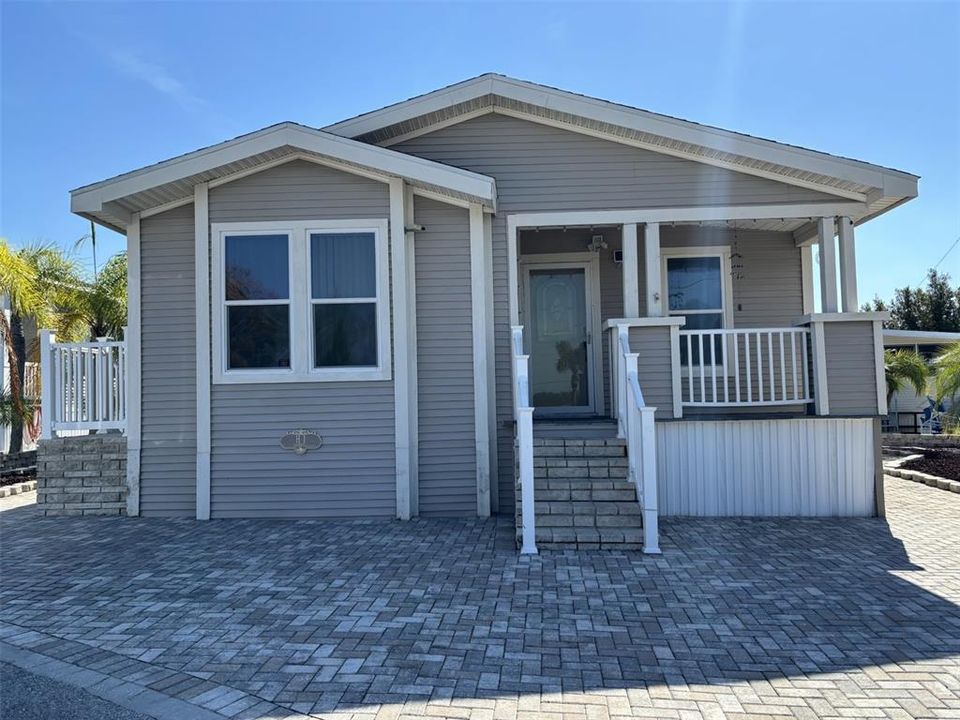 For Sale: $174,000 (2 beds, 3 baths, 975 Square Feet)