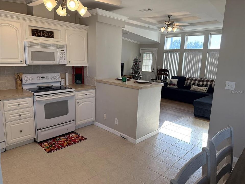 For Sale: $174,000 (2 beds, 3 baths, 975 Square Feet)