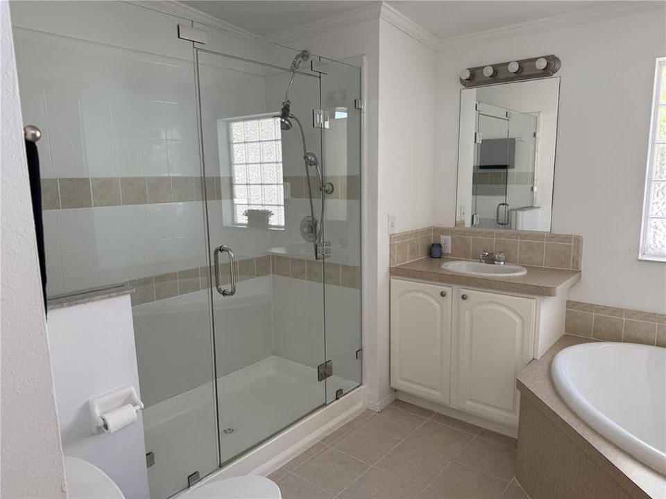 For Sale: $174,000 (2 beds, 3 baths, 975 Square Feet)