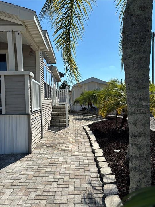 For Sale: $174,000 (2 beds, 3 baths, 975 Square Feet)