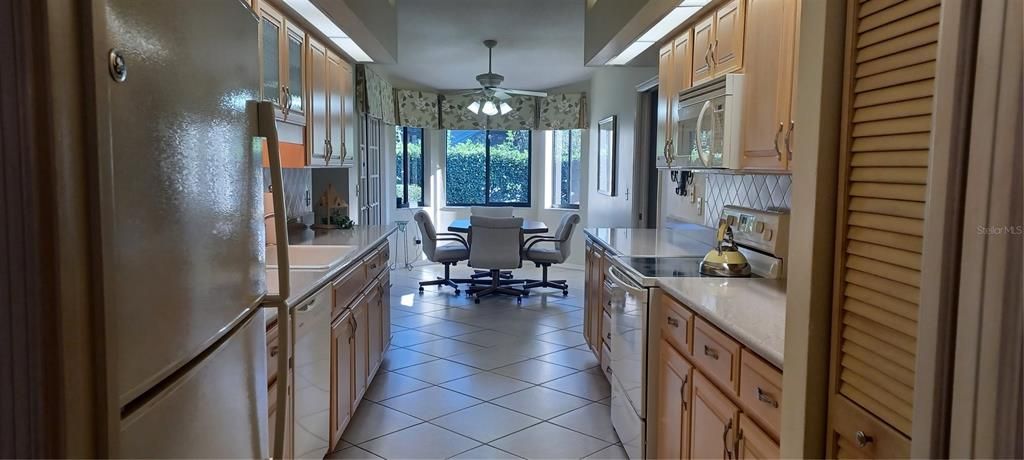 Active With Contract: $297,700 (3 beds, 2 baths, 1865 Square Feet)