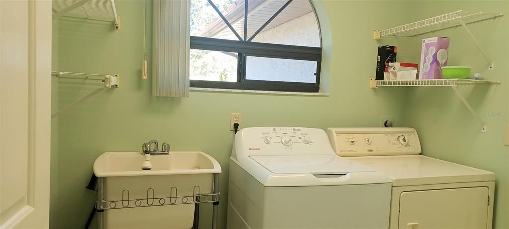 Active With Contract: $297,700 (3 beds, 2 baths, 1865 Square Feet)