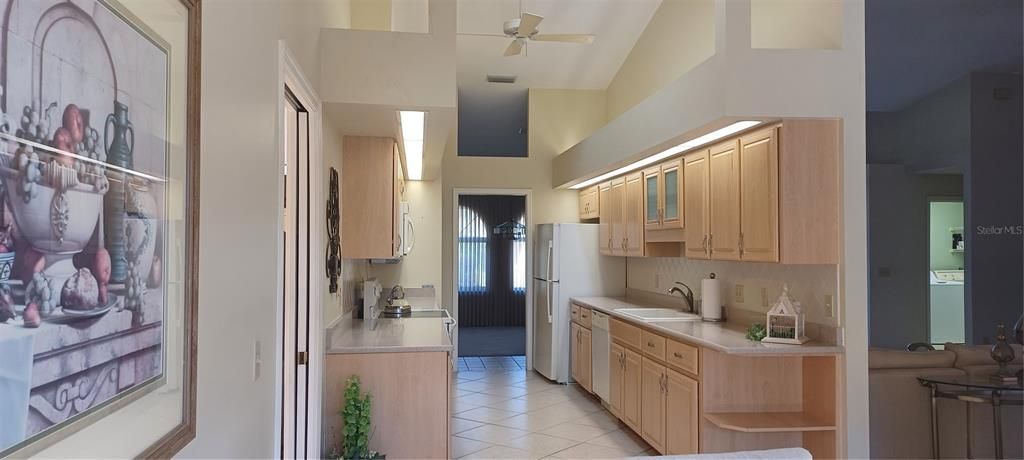 Active With Contract: $297,700 (3 beds, 2 baths, 1865 Square Feet)