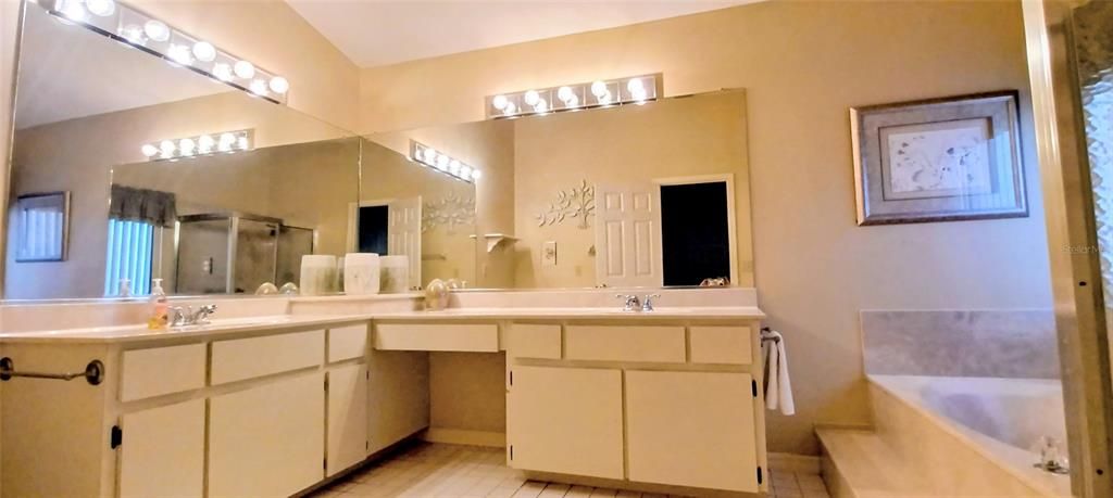 Active With Contract: $297,700 (3 beds, 2 baths, 1865 Square Feet)