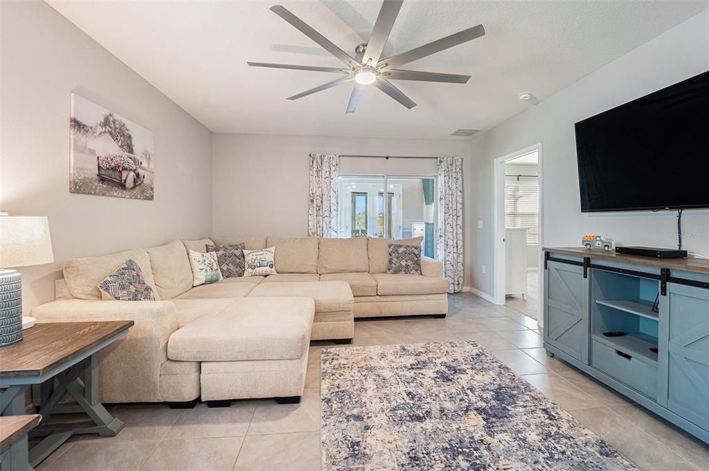 Active With Contract: $290,000 (3 beds, 2 baths, 1516 Square Feet)