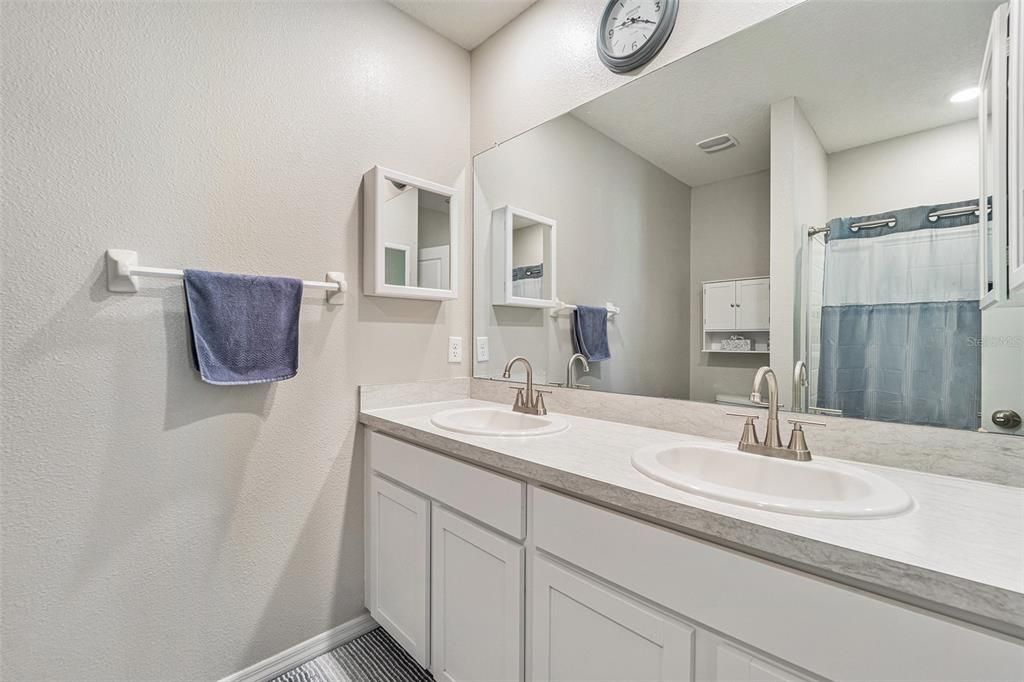 Active With Contract: $290,000 (3 beds, 2 baths, 1516 Square Feet)