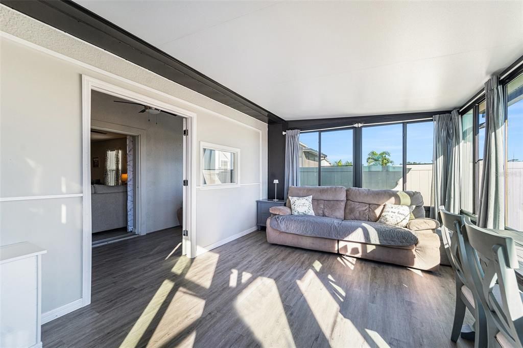 Active With Contract: $290,000 (3 beds, 2 baths, 1516 Square Feet)