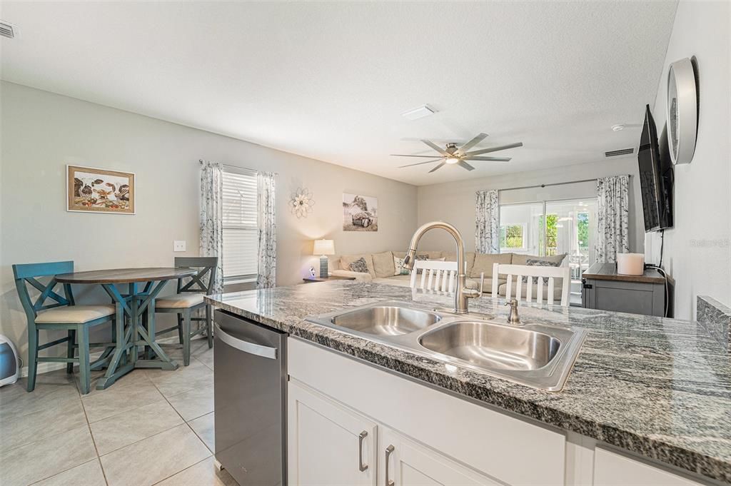 Active With Contract: $290,000 (3 beds, 2 baths, 1516 Square Feet)