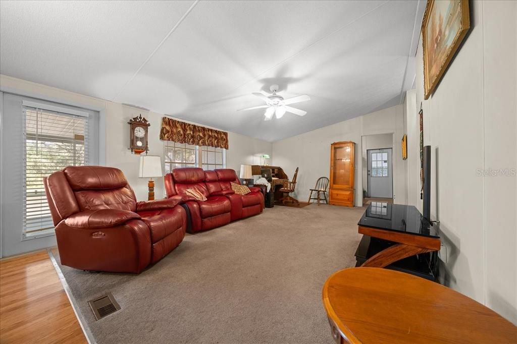 Active With Contract: $362,500 (3 beds, 2 baths, 1600 Square Feet)