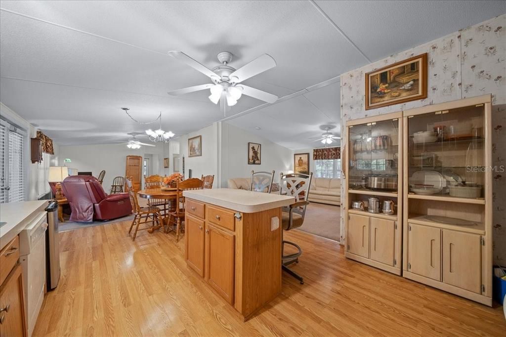 Active With Contract: $362,500 (3 beds, 2 baths, 1600 Square Feet)