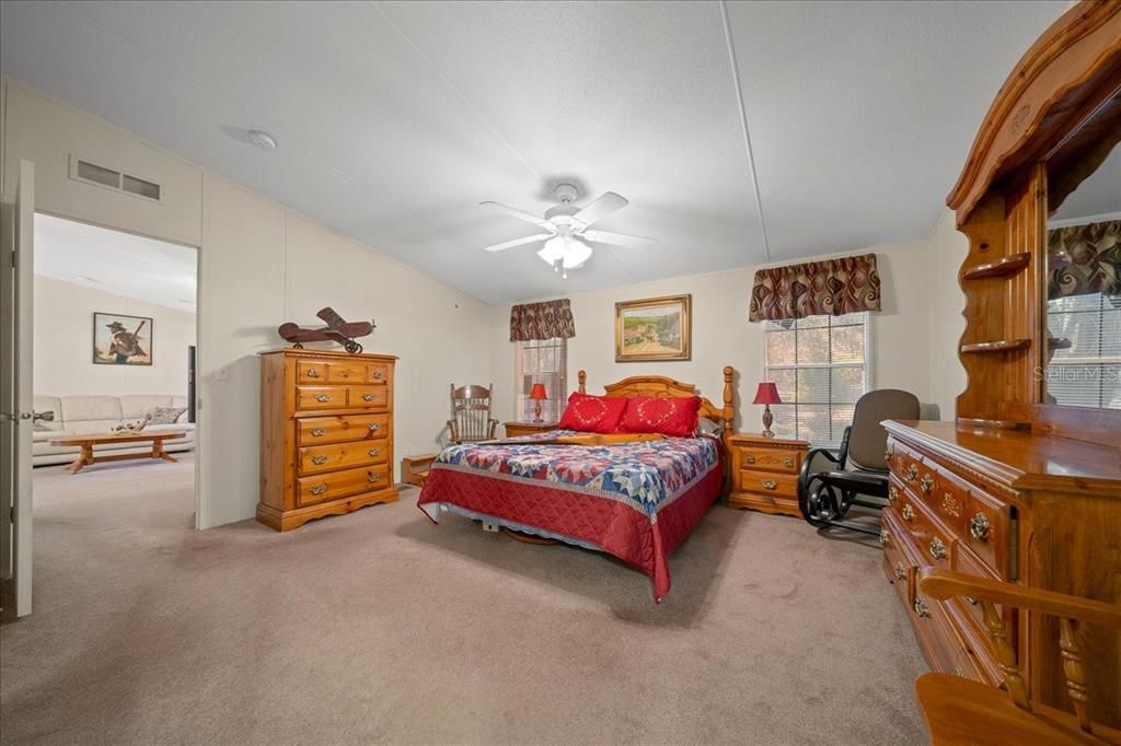 Active With Contract: $362,500 (3 beds, 2 baths, 1600 Square Feet)