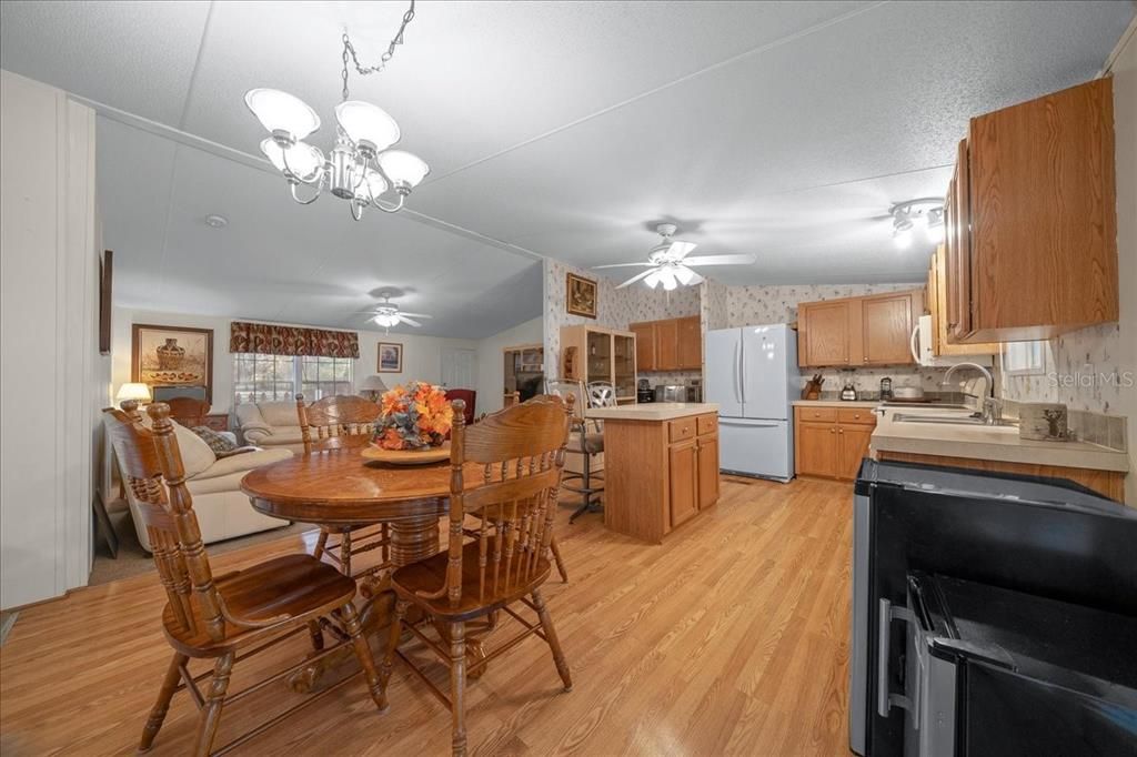 Active With Contract: $362,500 (3 beds, 2 baths, 1600 Square Feet)