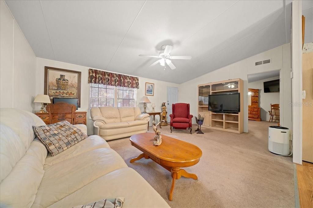 Active With Contract: $362,500 (3 beds, 2 baths, 1600 Square Feet)