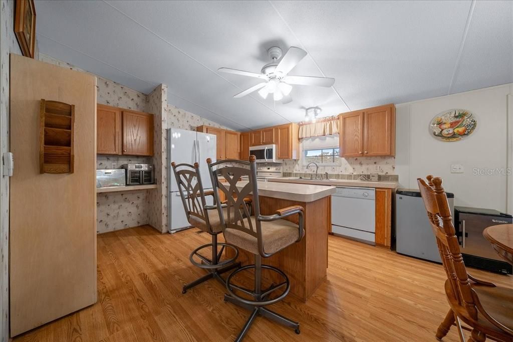 Active With Contract: $362,500 (3 beds, 2 baths, 1600 Square Feet)