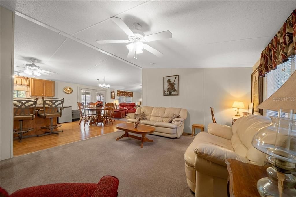 Active With Contract: $362,500 (3 beds, 2 baths, 1600 Square Feet)