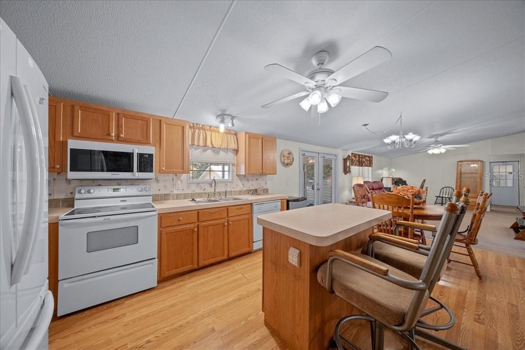 Active With Contract: $362,500 (3 beds, 2 baths, 1600 Square Feet)