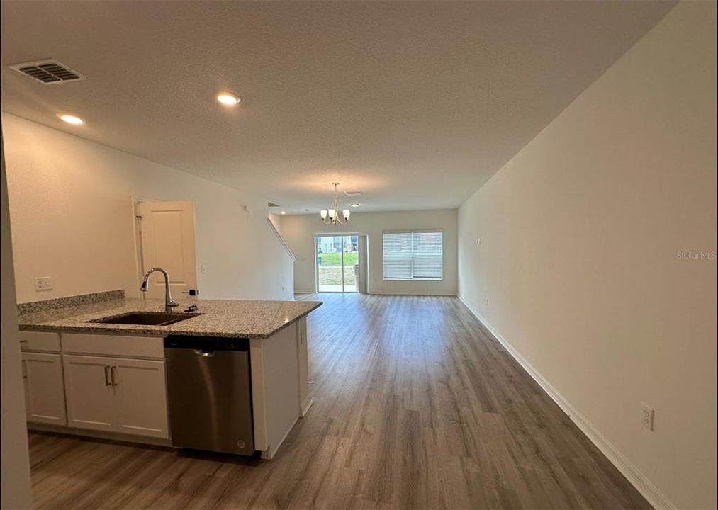 For Rent: $2,150 (3 beds, 2 baths, 1453 Square Feet)