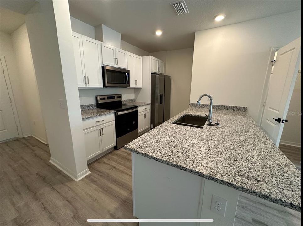 For Rent: $2,150 (3 beds, 2 baths, 1453 Square Feet)