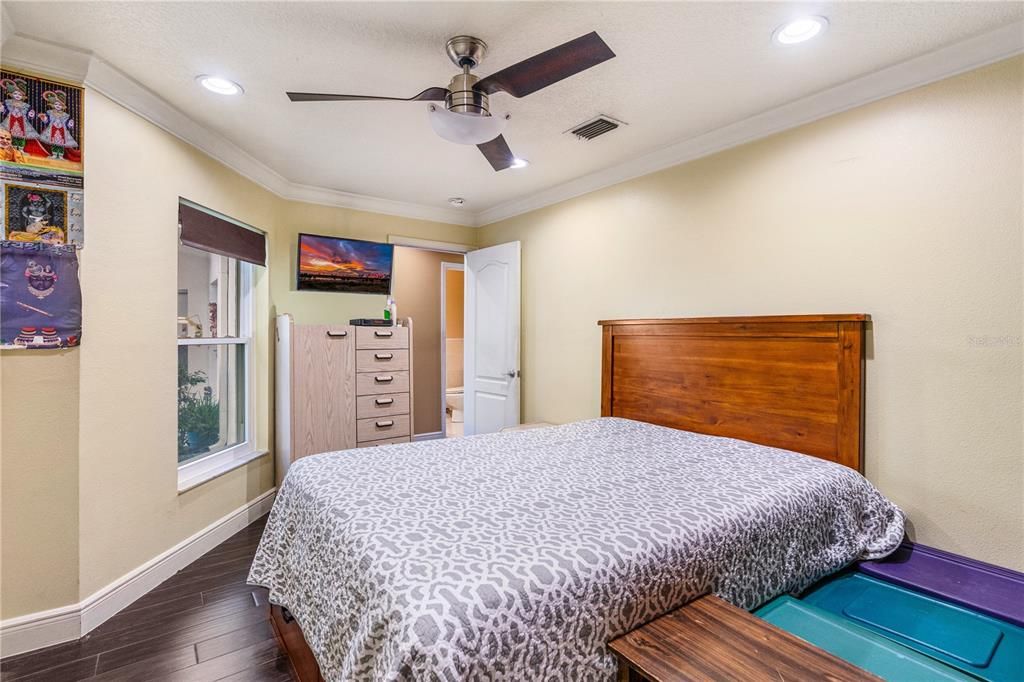 En Venta: $357,000 (4 camas, 2 baños, 2051 Pies cuadrados)