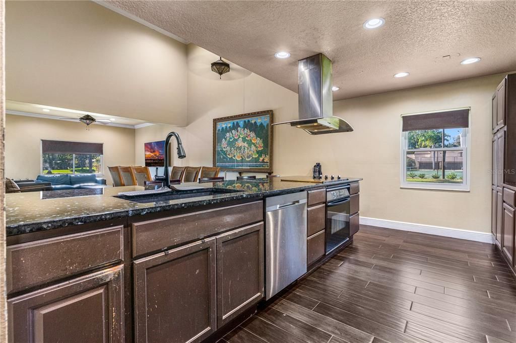 En Venta: $357,000 (4 camas, 2 baños, 2051 Pies cuadrados)