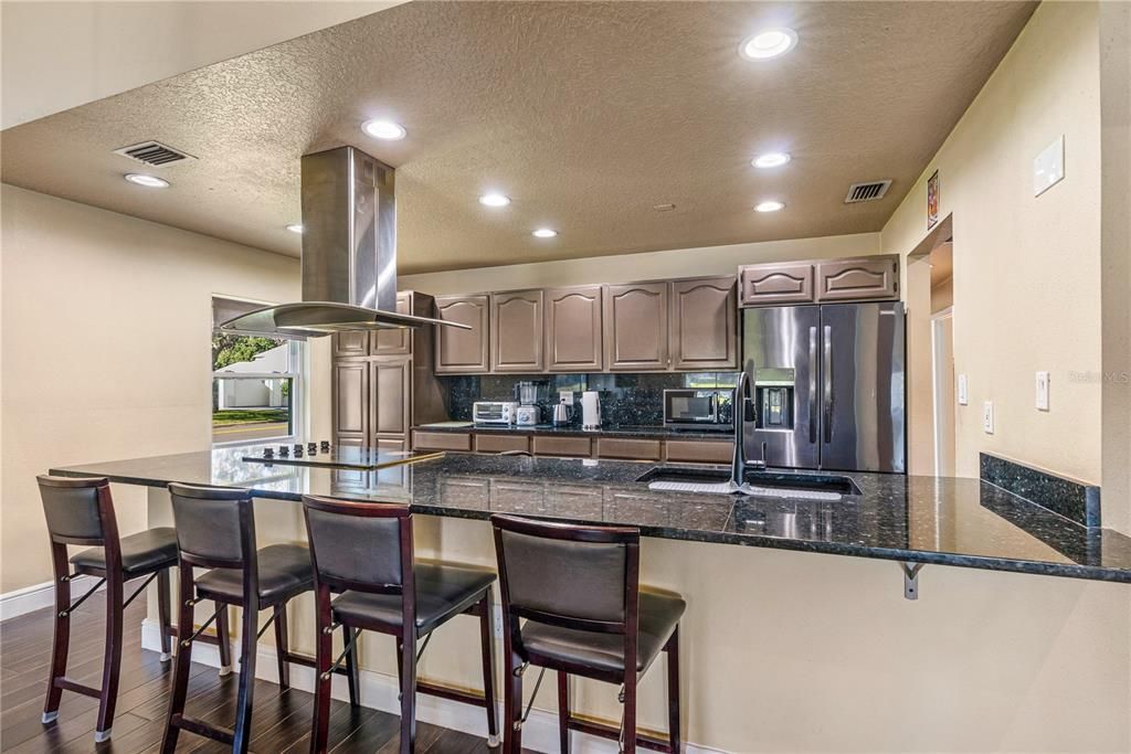 En Venta: $357,000 (4 camas, 2 baños, 2051 Pies cuadrados)