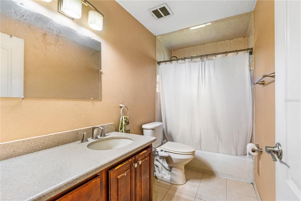 En Venta: $357,000 (4 camas, 2 baños, 2051 Pies cuadrados)