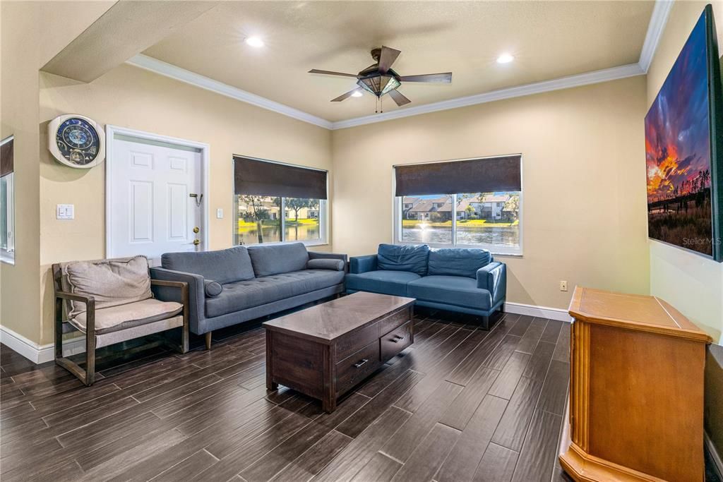 En Venta: $357,000 (4 camas, 2 baños, 2051 Pies cuadrados)