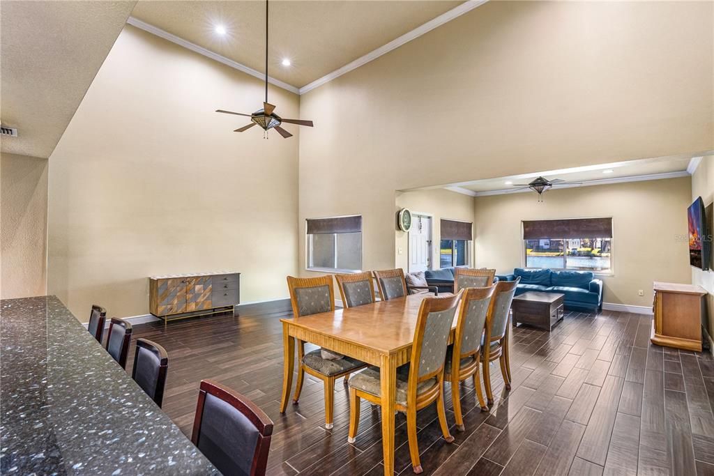 En Venta: $357,000 (4 camas, 2 baños, 2051 Pies cuadrados)