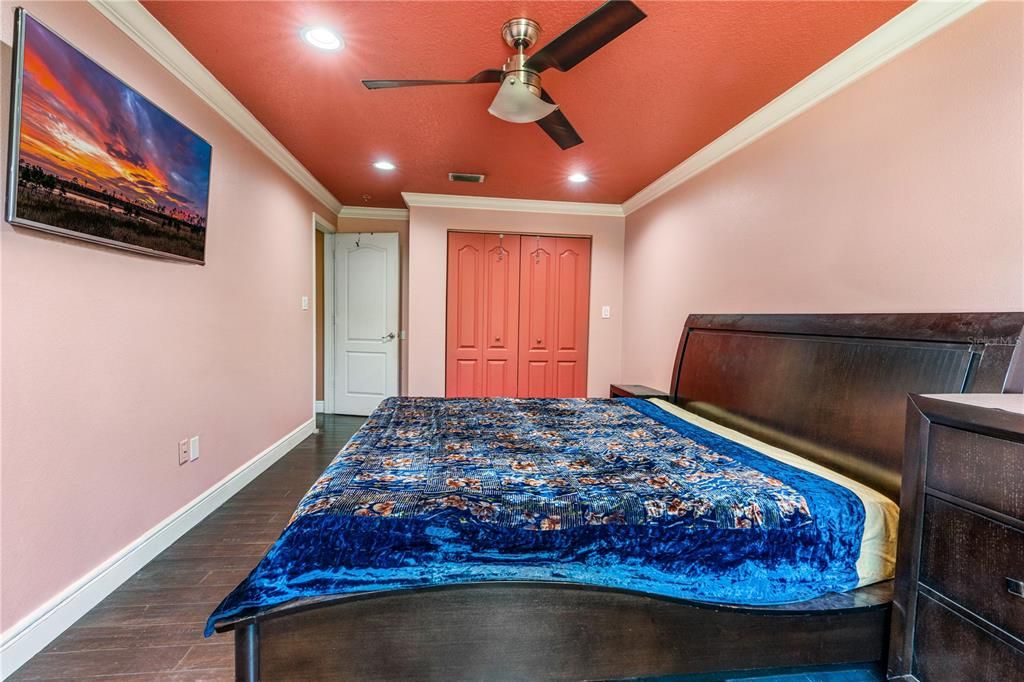 En Venta: $357,000 (4 camas, 2 baños, 2051 Pies cuadrados)