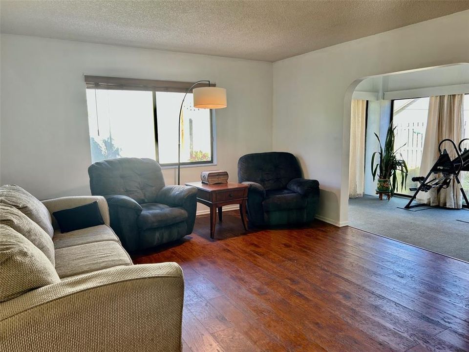 For Sale: $299,000 (2 beds, 2 baths, 1309 Square Feet)